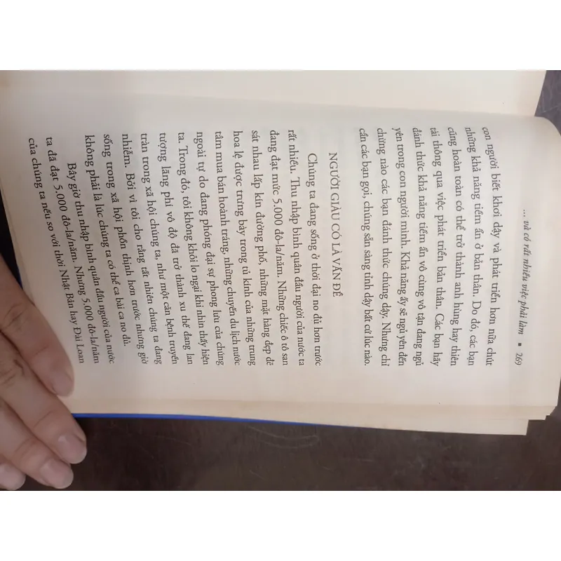 Thế giới quả là rộng lớn và có rất nhiều việc phải làm - Sách cũ 643011