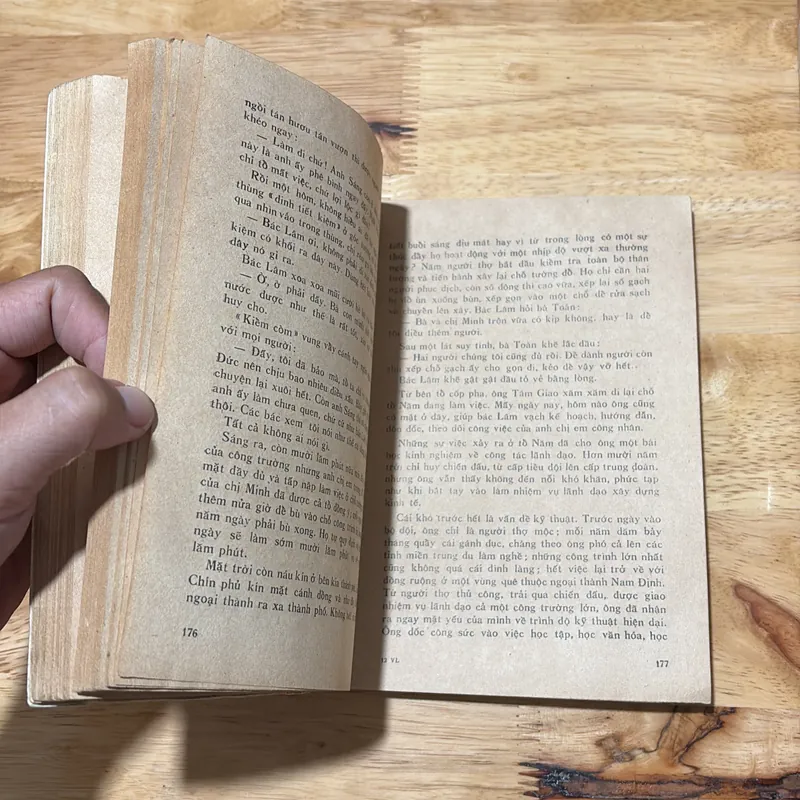 II Sách Xưa: Vàng Lửa (Truyện) - Văn Dân - 1978 694106