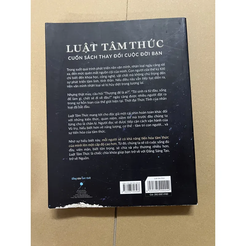 Luật Tâm Thức (sách có nhăm góc như hình) 600908