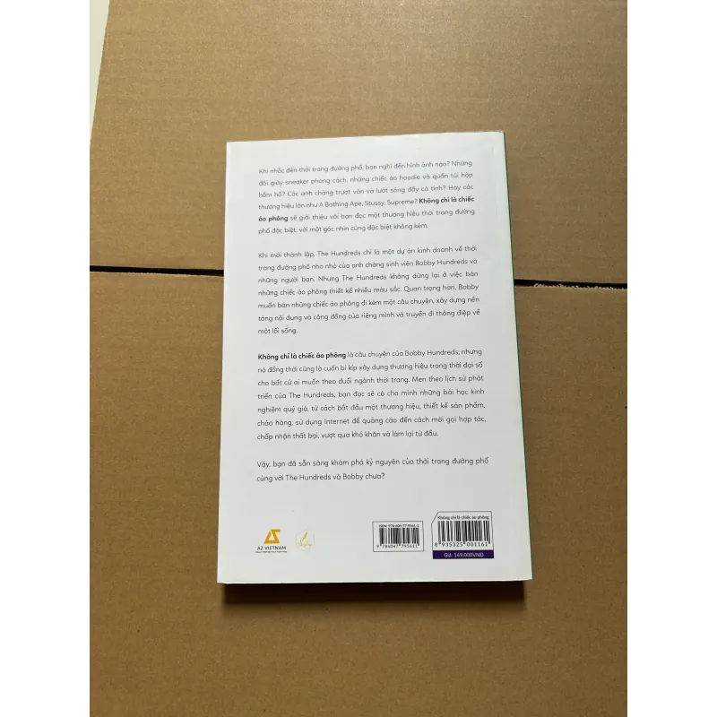 Không chỉ là chiếc áo phông - Bobby Hundreds 800070