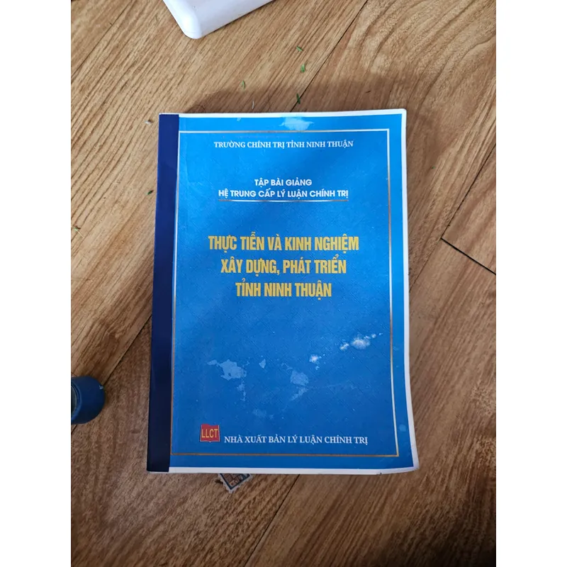 Thực tiễn và kinh nghiệm xây dựng, phát triển tỉnh Ninh Thuận (sách photo)
20k 609973