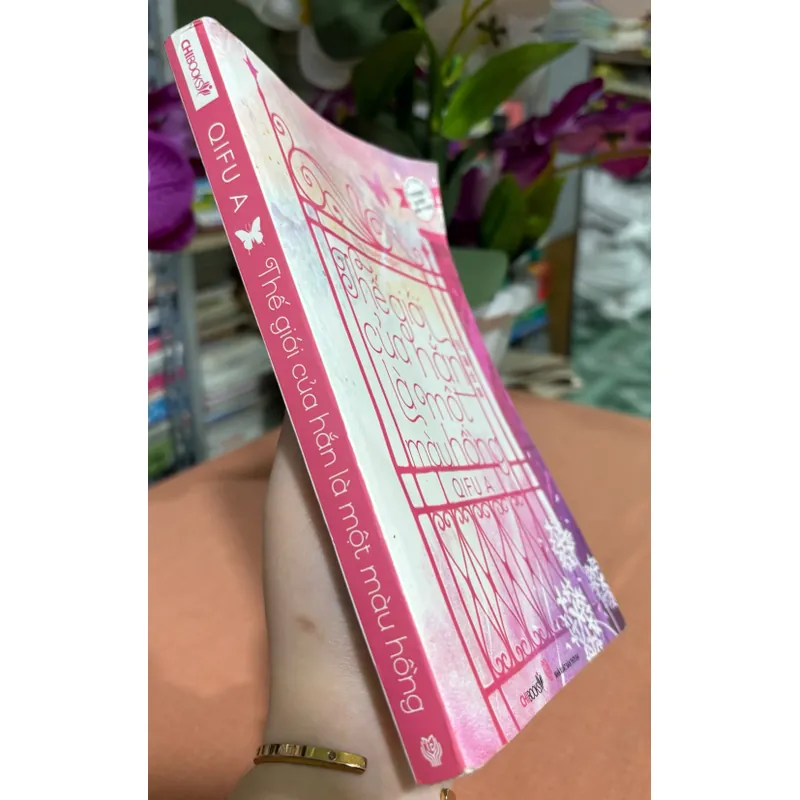 Thế giới của hắn là một màu hồng 🌊 673927