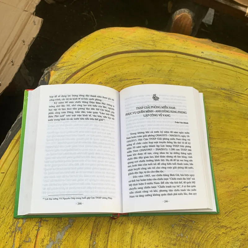 NHỮNG TẤM GƯƠNG ANH HÙNG CỦA LỰC LƯỢNG THANH NIÊN XUNG PHONG VIỆT NAM 780389