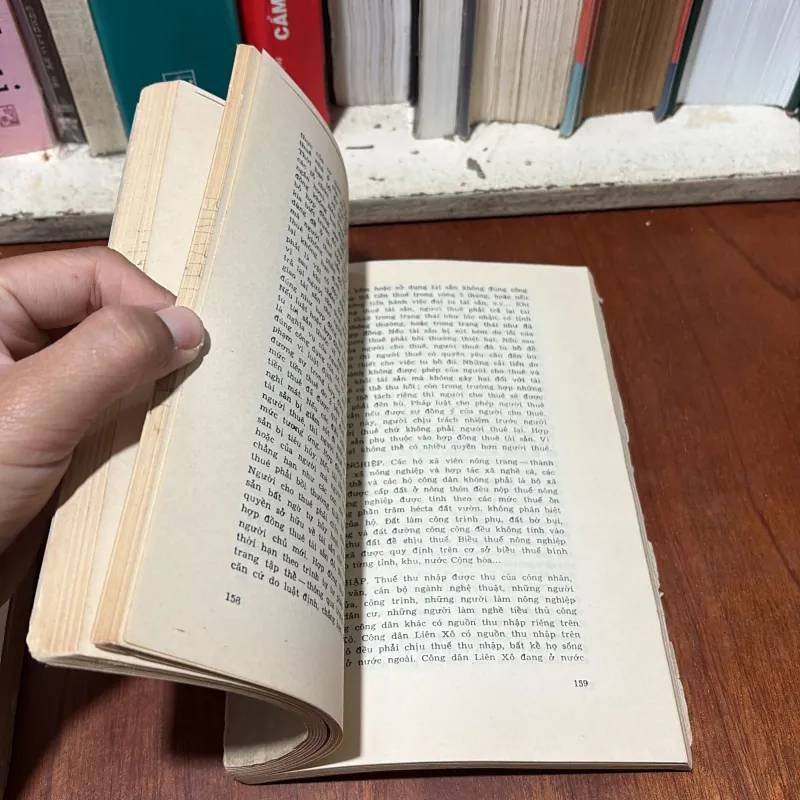 [Có Thể Là Bản Photo] - II Sách Pháp Luật: Thuật Ngữ Pháp Lý Phổ Thông (2 Tập) - 1986•1987 755364