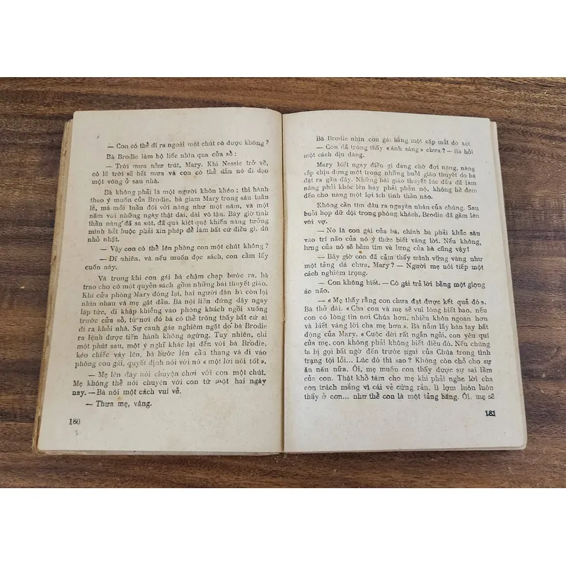 Trọn bộ 2 tập tiểu thuyết LÂU ĐÀI NGƯỜI BÁN NÓN của nhà văn A..J. Cronin  726030