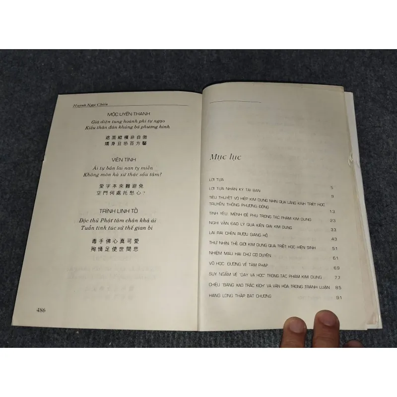 LAI RAI CHÉN RƯỢU GIANG HỒ. TIỂU LUẬN VỀ KIM DUNG 992587