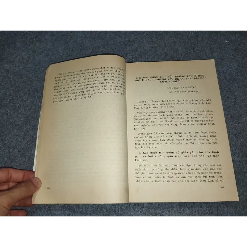 ĐỔI MỚI VIỆC DẠY, HỌC LỊCH SỬ. LẤY "HỌC SINH LÀ TRUNG TÂM" 698913