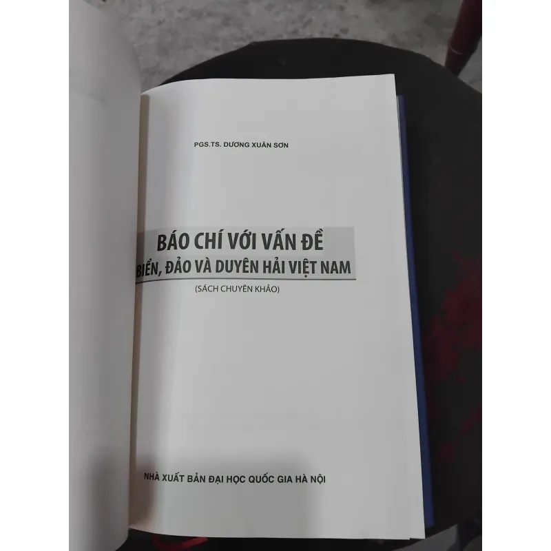 Báo chí với vấn đề biển đảo và duyên hải Việt Nam của Dương Xuân Sơn 990383