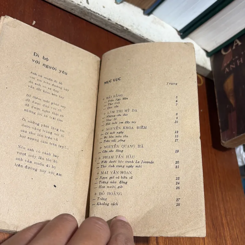 II Thơ: Đi Bên Mùa Thu - Nhiều Tác Giả - 1984 765055