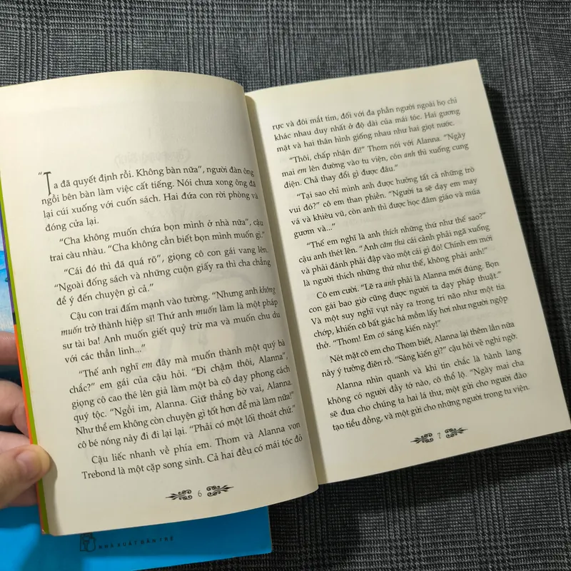 Nữ Hiệp Sĩ Alanna Von Trebond (Tập 1+2) - Tamora Pierce 713056