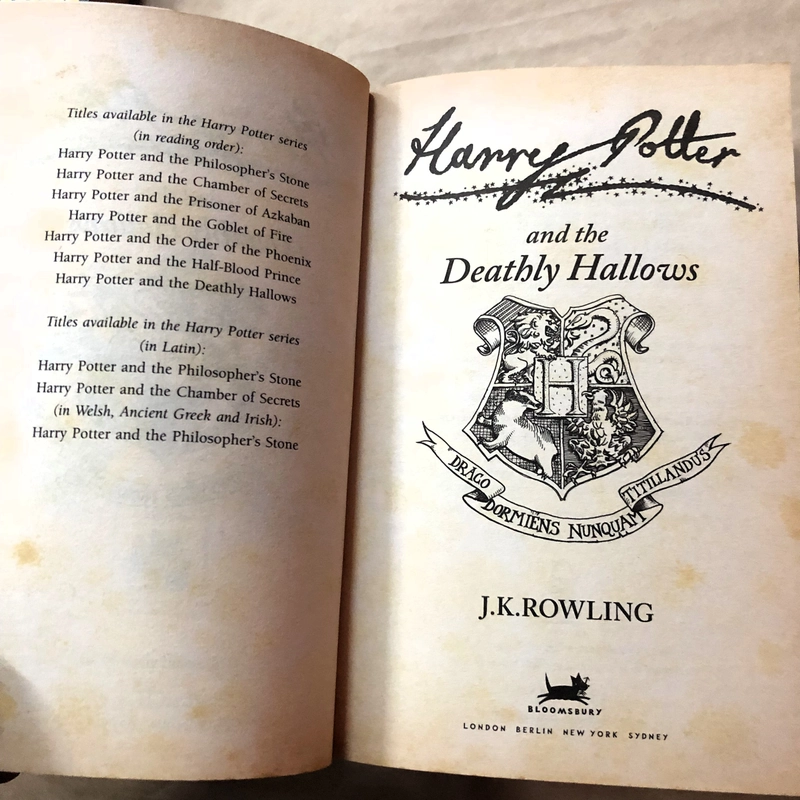 Harry Potter and the Deathly Hallows (TieHarry Potter và bảo bối tử thần) (Bản tiếng Anh) 223605