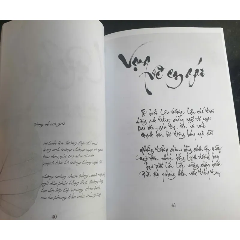 Chuyển một hướng say - Trúc Thiên NXB Hồng Đức 694460