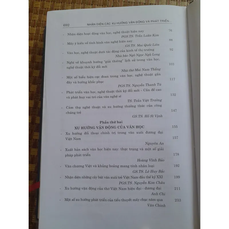 NHẬN DIỆN CÁC XU HƯỚNG VẬN ĐỘNG VÀ PHÁT TRIỂN CỦA VĂN HỌC NGHỆ THUẬT... 778210