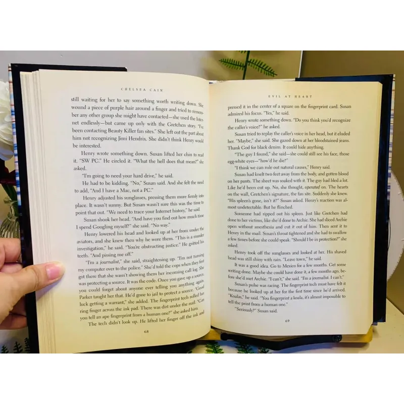 [Sách tiếng Anh 2hand] Like new 90% - Evil at Heart – Chelsea Cain 961032