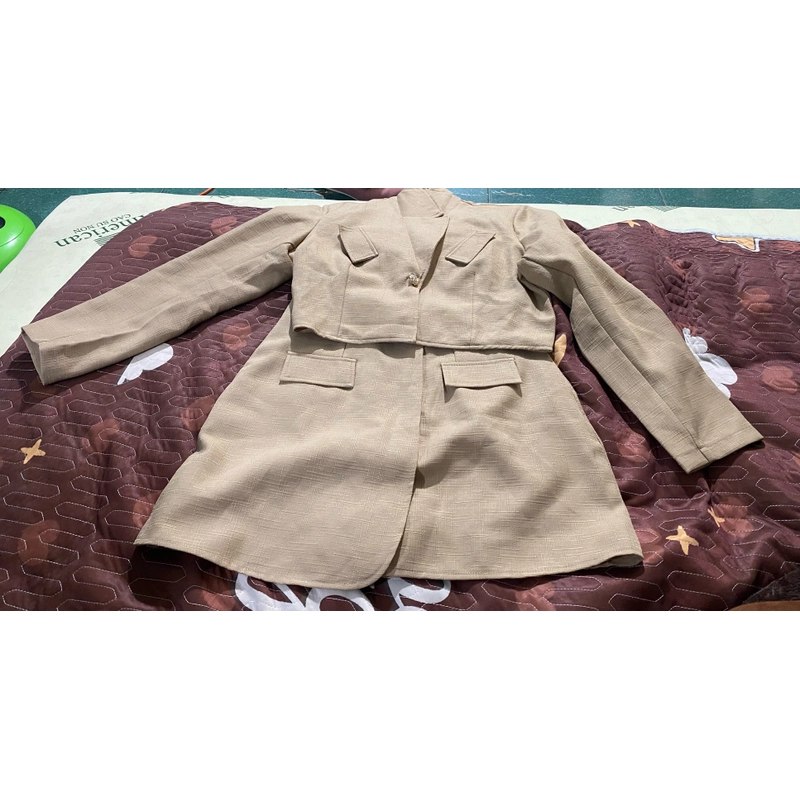 Sét bộ áo vest và chân váy màu be 470607