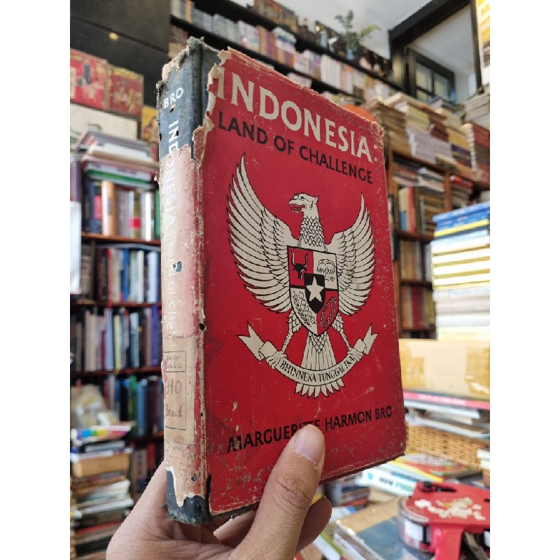 INDONESIA : Land of Challenge - Margueritte Harmon Bro (1954) 149716