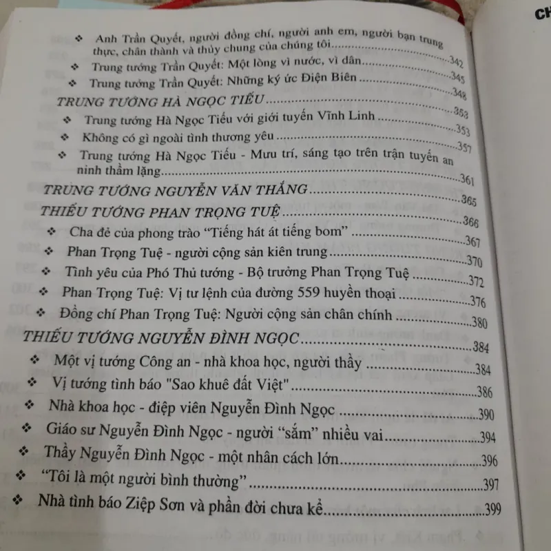 Các vị tướng CÔNG AN NHÂN DÂN- Khí phách và Những chiến công. Bs. Quý Long & Kim Thư 788597