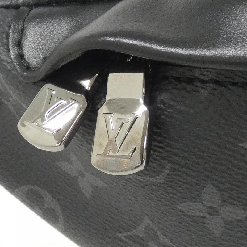 Túi đeo chéo Louis Vuitton Monogram Eclipse Discovery Bum Bag PM M46035 610855