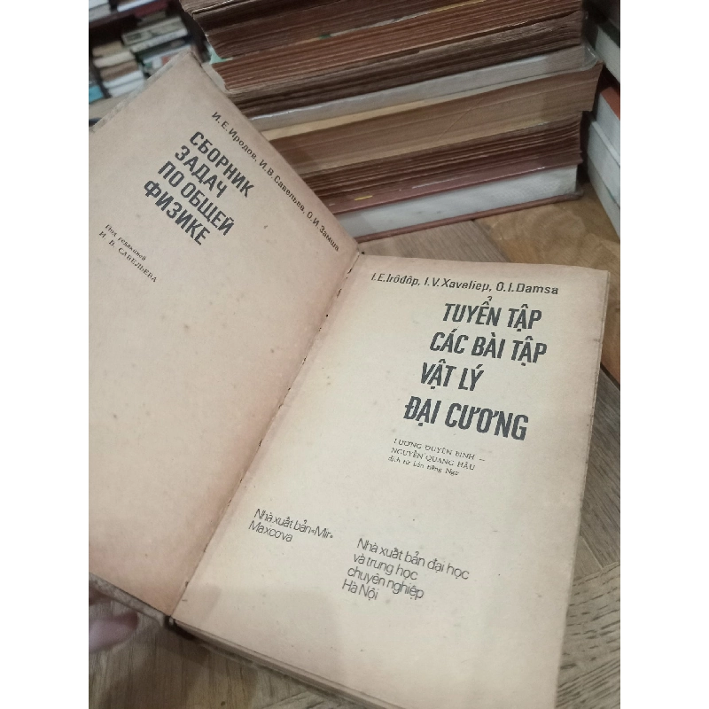 Tuyển tập các bài tập vật lý đại cương - I.E.Irôđôp, I.V.Xaveliep, O.I.Damsa 780699