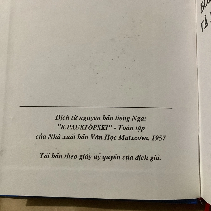 Bông hồng vàng và bình minh mưa, sách bìa cứng, Kim Ân  ( Vũ Thư Hiên) dịch 357183