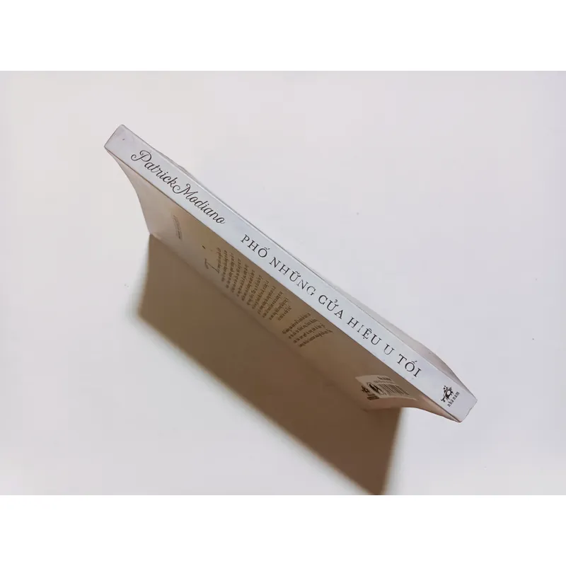 Phố Những Cửa Hiệu U Tối 732825