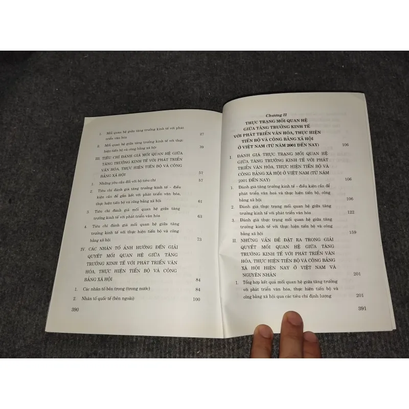 MỐI QUAN HỆ GIỮA TĂNG TRƯỞNG KINH TẾ VỚI PHÁT TRIỂN VĂN HOÁ 993092