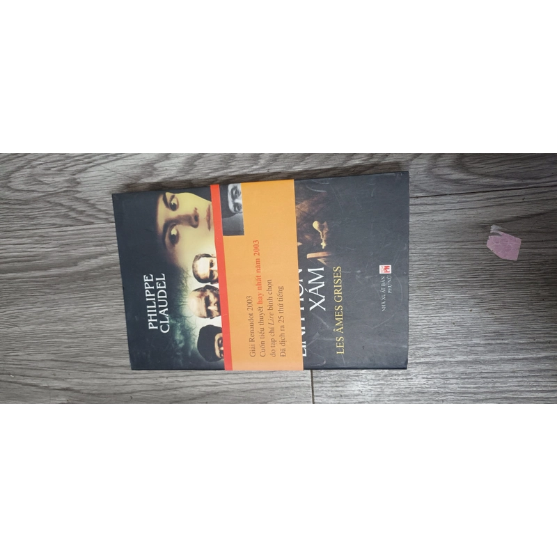 Linh Hồn Xám- Philippe Claudel 529998