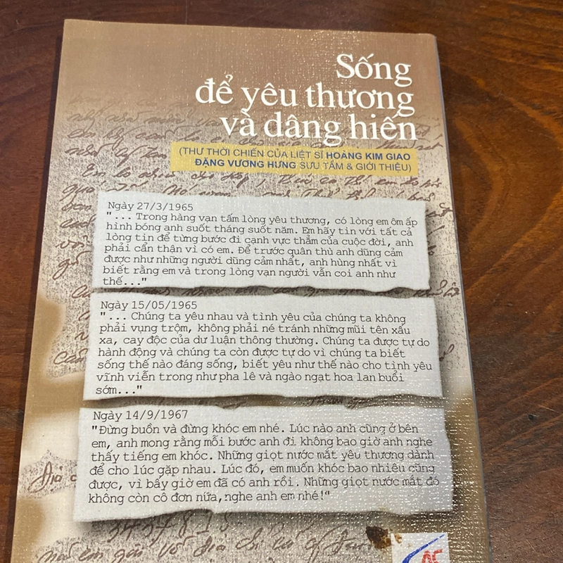 SỐNG ĐỂ YÊU THƯƠNG VÀ DÂNG HIẾN (XB 2005) 478585