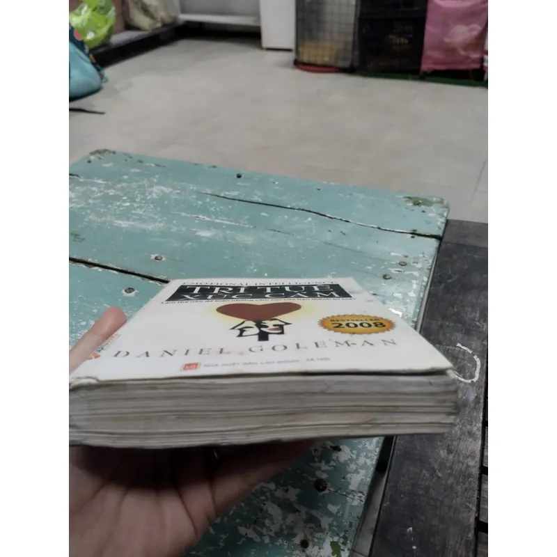 Trí Tuệ Xúc Cảm" (Emotional Intelligence) của tác giả Daniel Goleman.
 703819