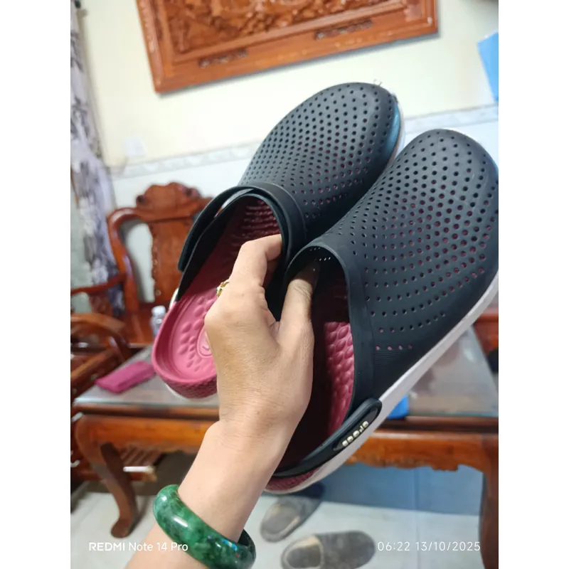 Sục Crocs Nam . Hết ạ  591834