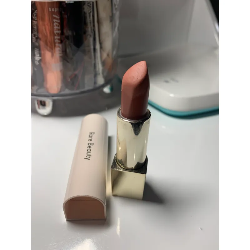 Son thỏi Rare Beauty Matte lipstick màu humble 564658