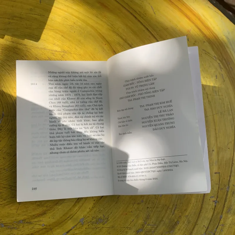 THOÁT KHỎI ĐỊA NGỤC KHMER ĐỎ- DENISE AFFONCO  792817