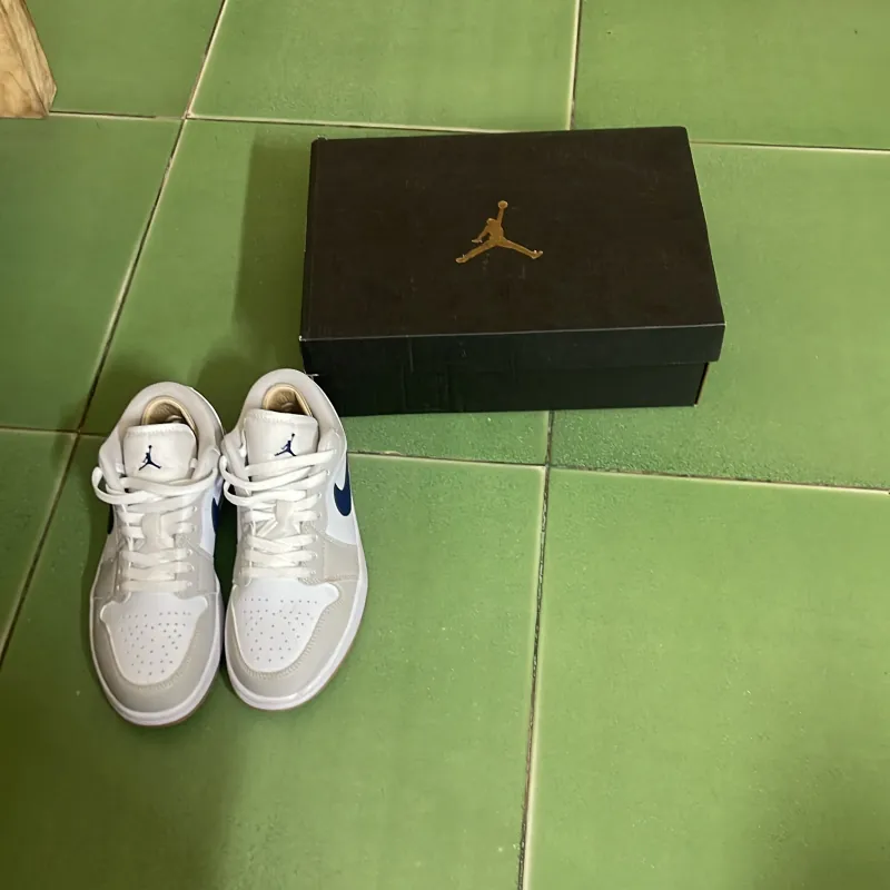 jordan xám xanh, mới 98% đi 2-3 lần, giá gốc 8xx, pass 500, k trầy xước 925513