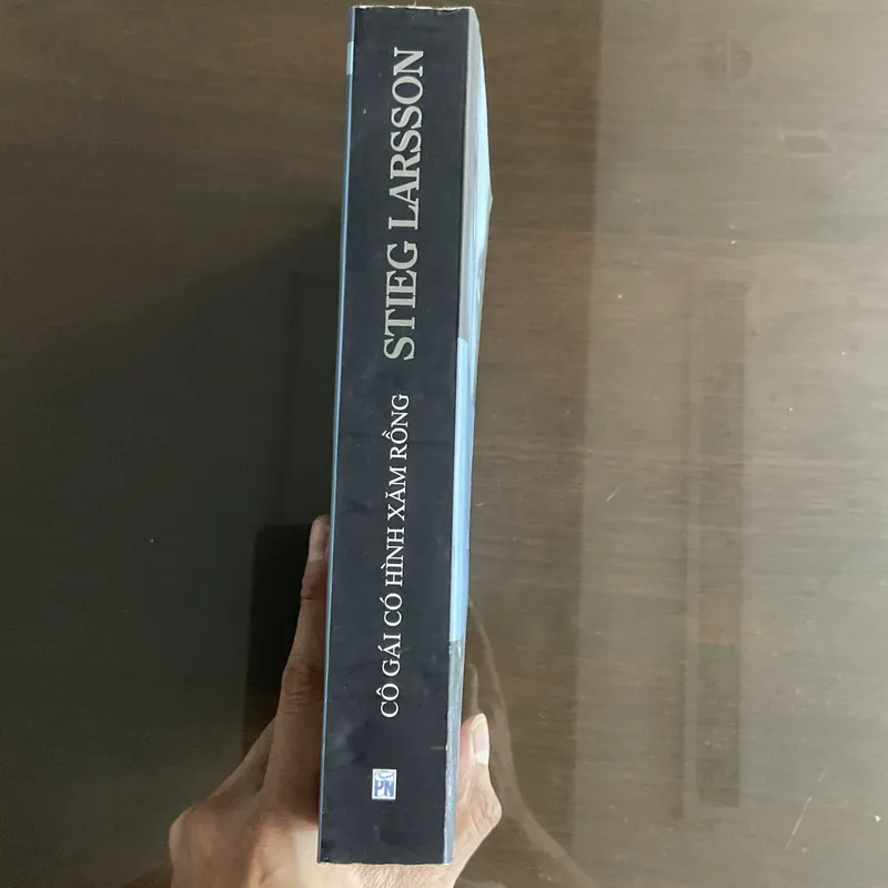 [NOIR - BÍ ẨN] Cô gái có hình xăm rồng - Stieg Larsson 716139