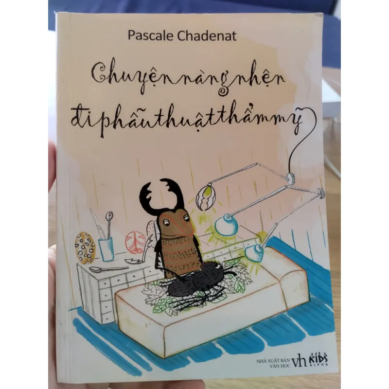 Chuyện nàng nhện đi phẫu thuật thẩm mỹ" của tác giả Pascale Chadenat. 
 997444