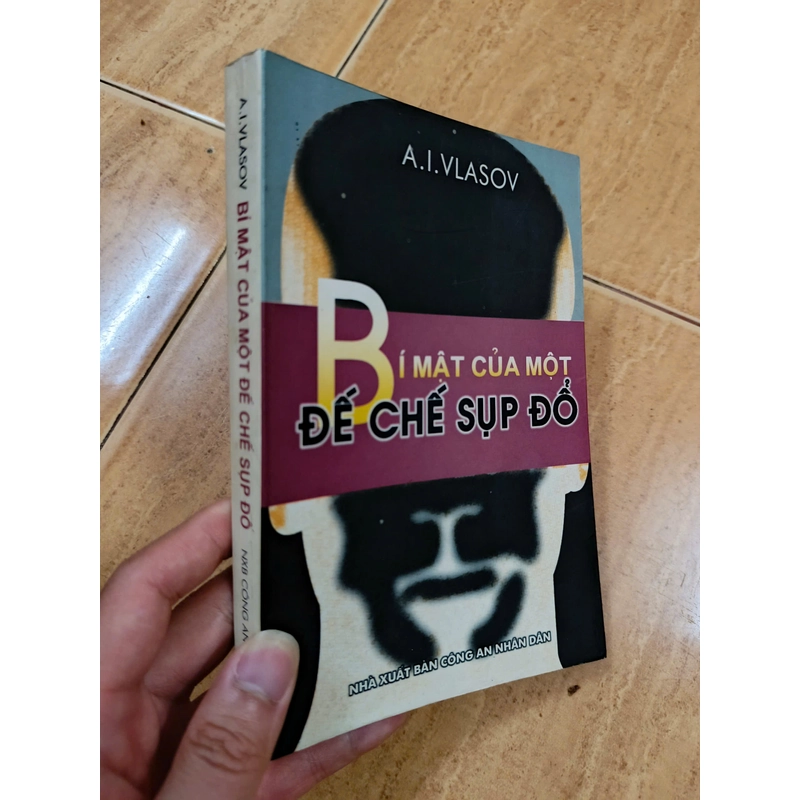 Bí mật của một Đế chế sụp đổ 474649
