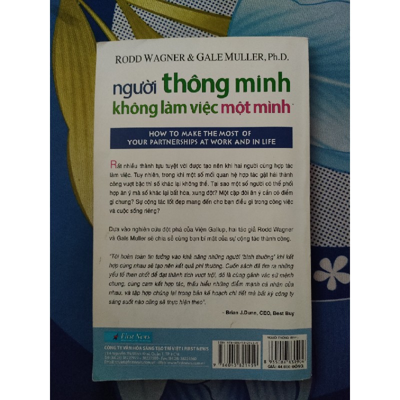 Sách người thông minh không làm việc một mình 11301