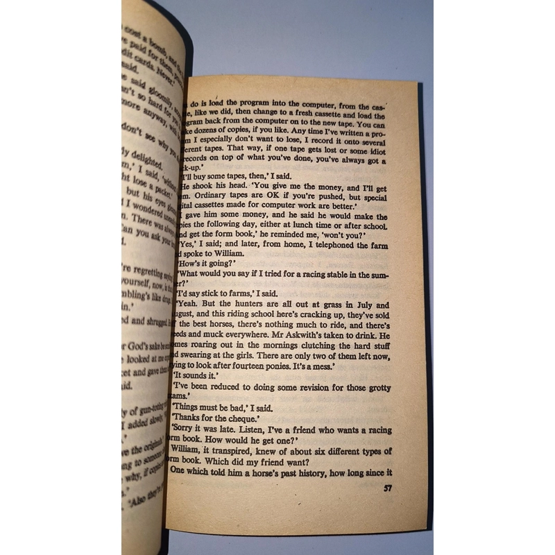Twice Shy -
Dick Francis
(Pocket size) 540122