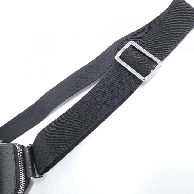 Túi đeo chéo Louis Vuitton Taiga Avenue M30863 - Hàng hiệu Chính hãng 776460