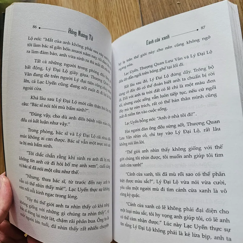 Cánh cửa xanh
 755642