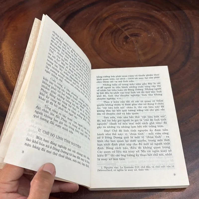 II Văn Học: Văn Thơ Hồ Chí Minh _ Tác Phẩm Và Dư Luận - 2002 999256