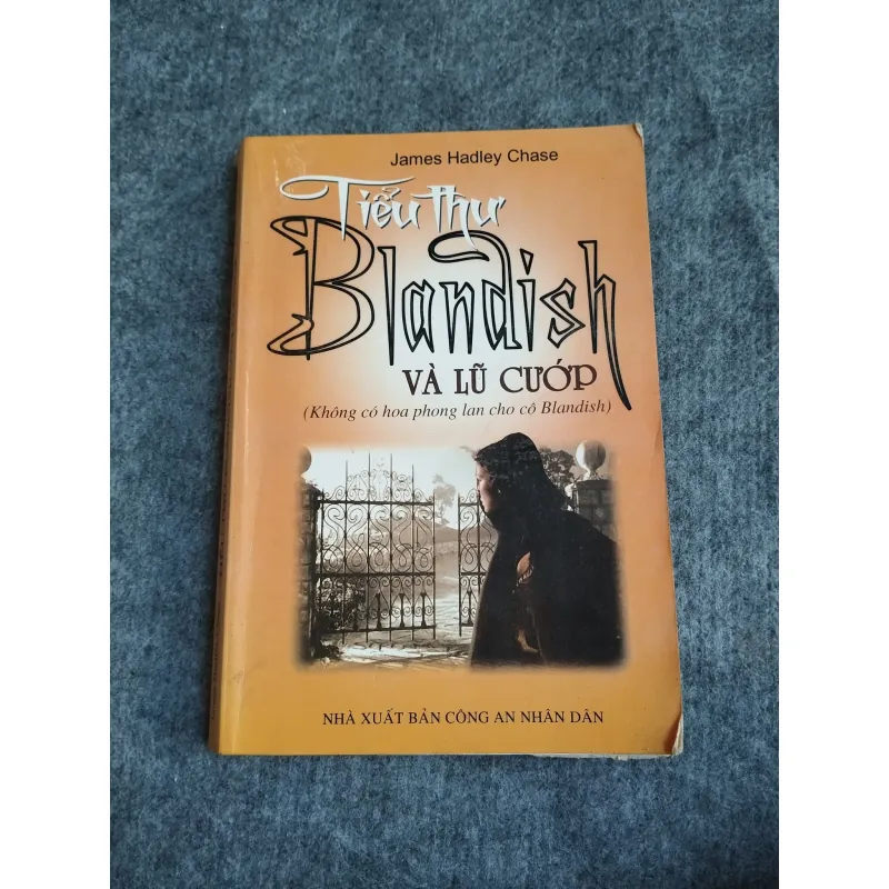 TIỂU THƯ BLANDISH VÀ LŨ CƯỚP - JAMES HADLEY CHASE 574610