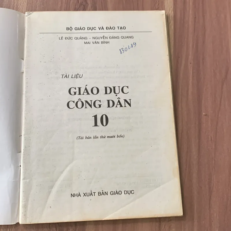 Tài liệu giáo dục công dân 10, in năm 2005 674617