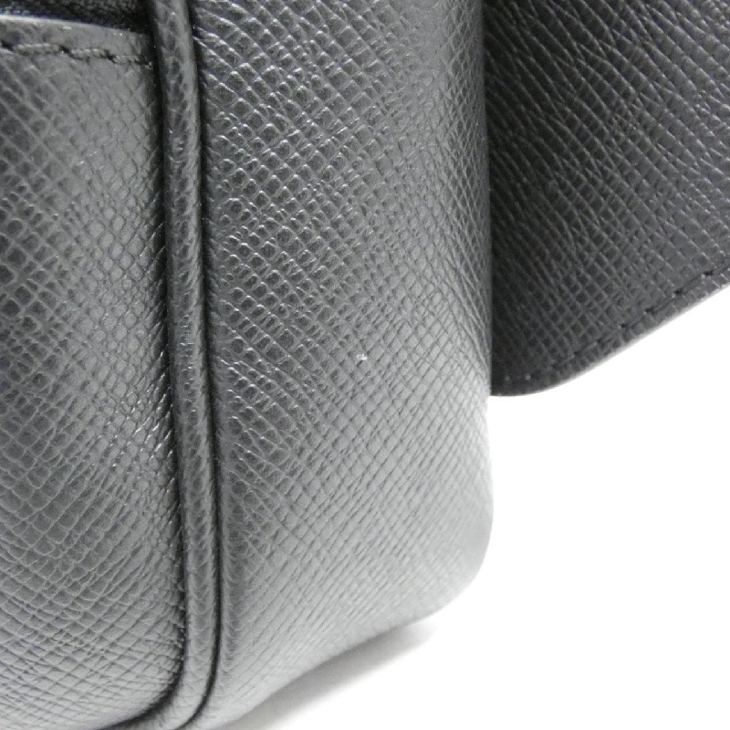 Túi đeo chéo Louis Vuitton Taiga Lama Bum Bag Outdoor M30245 613742