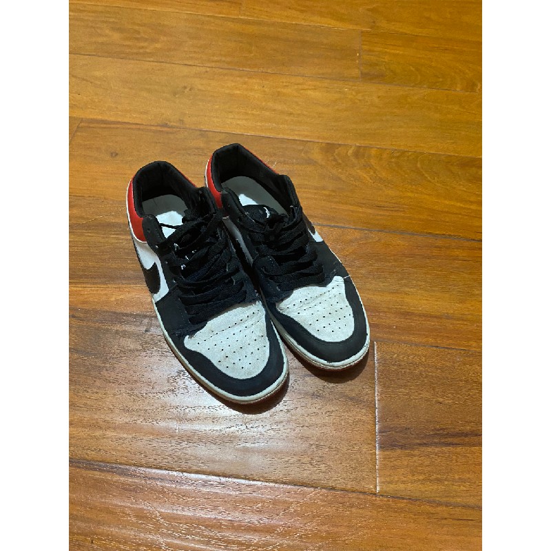 Jordan low đỏ sz42…. 16749