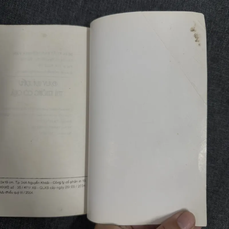 Đàn bà xấu thì không có quà - Y Ban 1010177