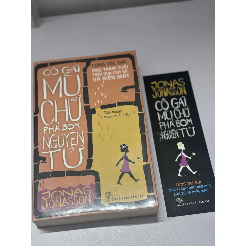 Cô gái mù chữ phá bom nguyên tử 1004894