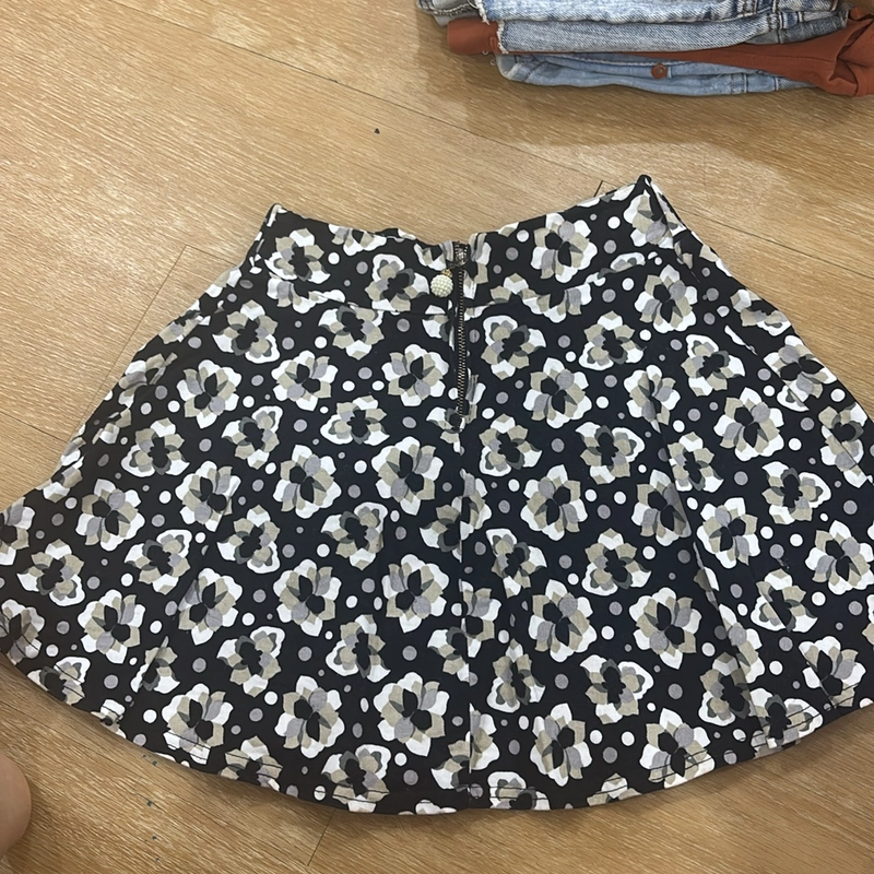 Quần short nữ và chân váy ngắn chữ A 503109