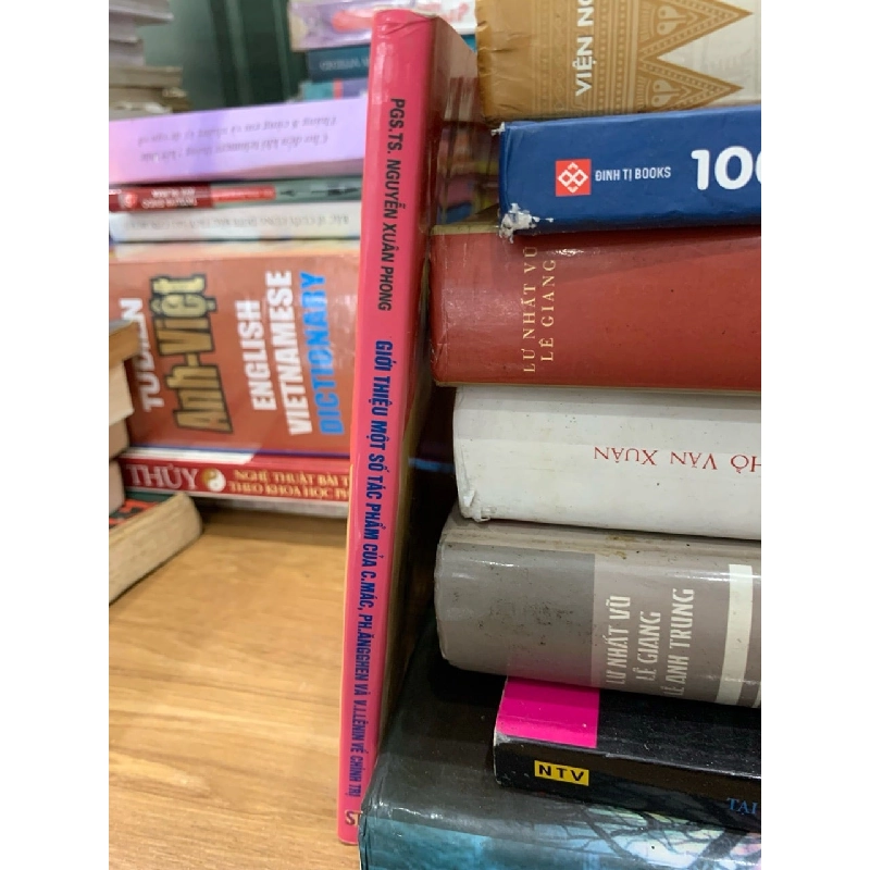 Giới thiệu một số tác phẩm của C.Mác ,PH.Ăngghen và V.I.Lênnin về chính trị 744948