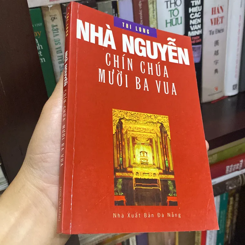NHÀ NGUYỄN - CHÍN CHÚA, MƯỜI BA VUA (XB 2002) 699282